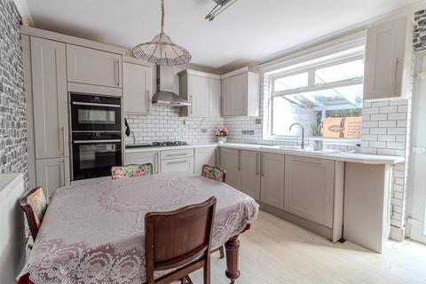 3 bedroom end of terrace house for sale, Walton Crescent, Carlton, Nottingham