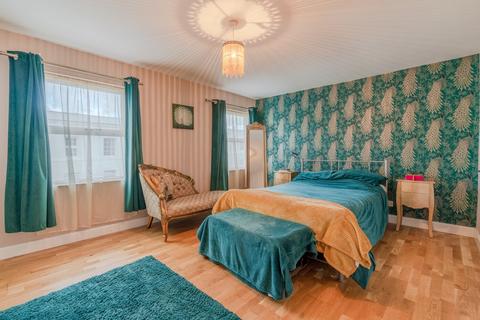 2 bedroom townhouse for sale, Lypiatt Street, Tivoli, Cheltenham, GL50