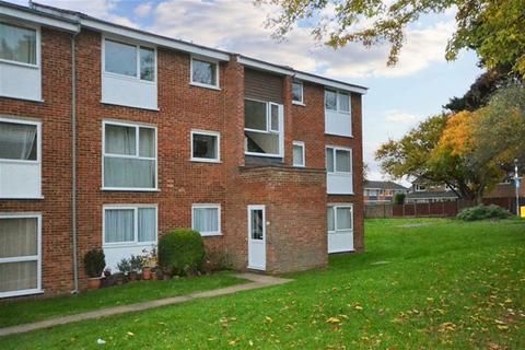 2 bedroom flat to rent, Roydon Court, Hemel Hempstead