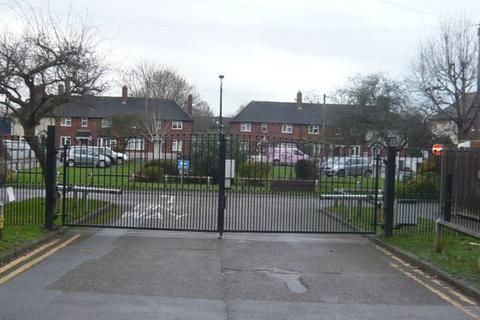 2 bedroom terraced house to rent, ORDNANCE CLOSE, FELTHAM