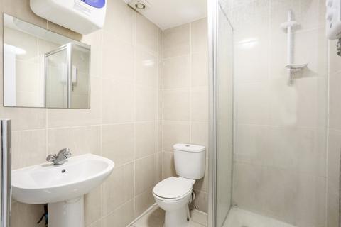 Studio to rent, Guilford Street, London WC1N