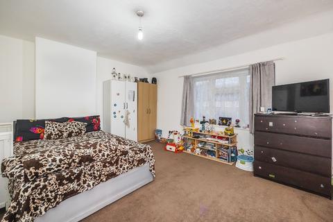 389 Heathway, Dagenham, RM9 5AG