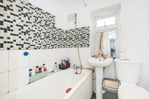 389 Heathway, Dagenham, RM9 5AG