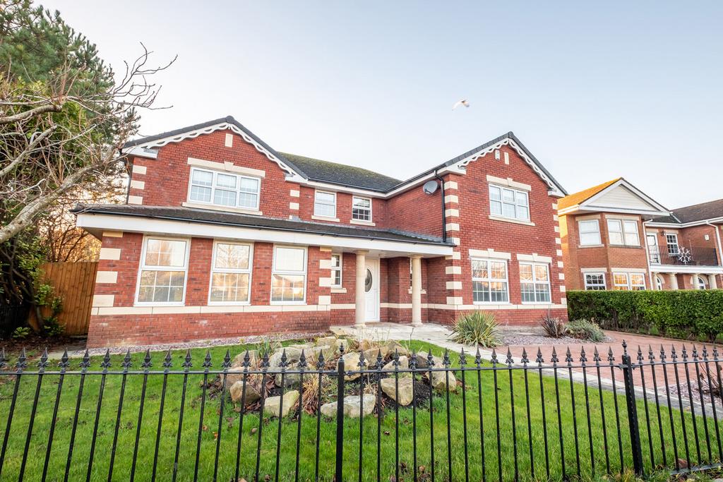 Grand Manor Drive, Lytham St. Annes, FY8 5 bed detached house for sale