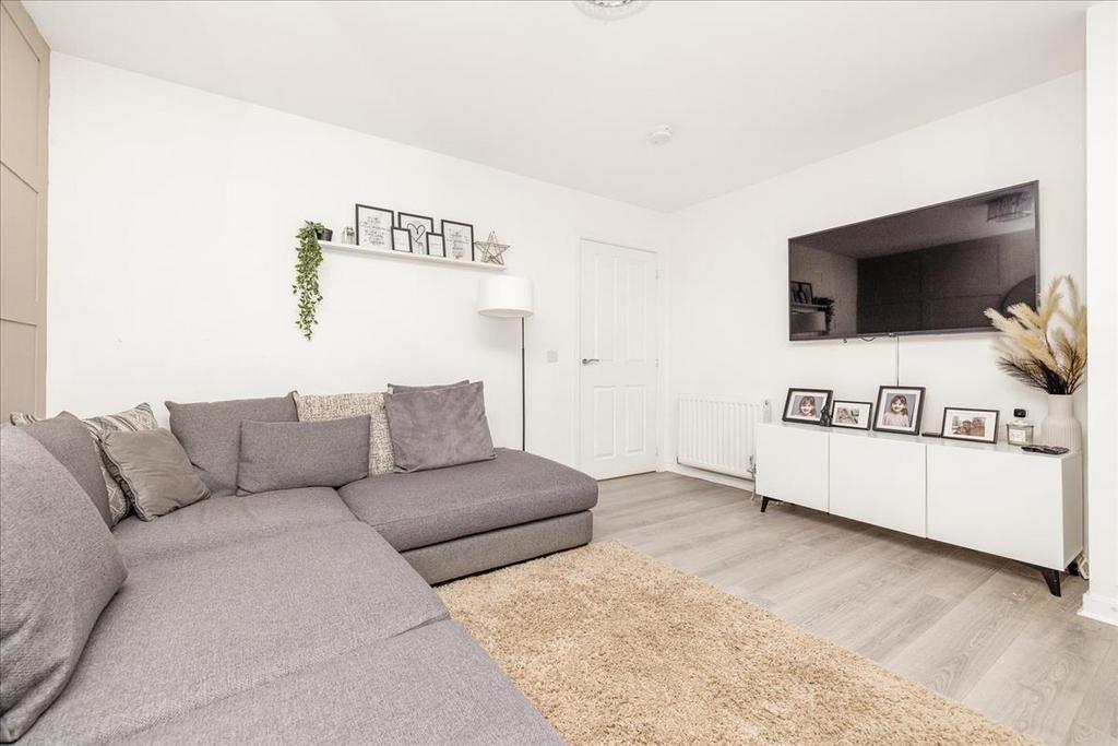 121 Tweedsmuir Drive, Edinburgh, EH16 3 bed semidetached house for