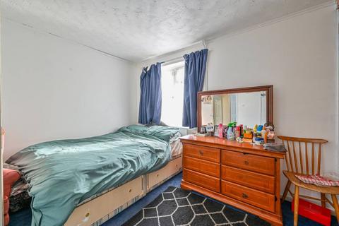 2 bedroom house to rent, .Brandreth Road, Gallions Reach, London, E6