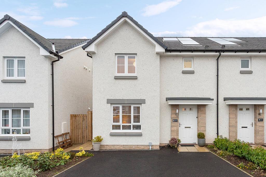 5 Salers Way, Huntingtower, Perth, PH1 3XP 3 bed semidetached villa
