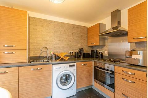 2 bedroom flat to rent, 2876L – Slateford Gait, Edinburgh, EH11 1GX