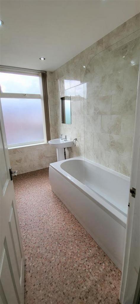 Scarsdale-road-m14-5py-953302