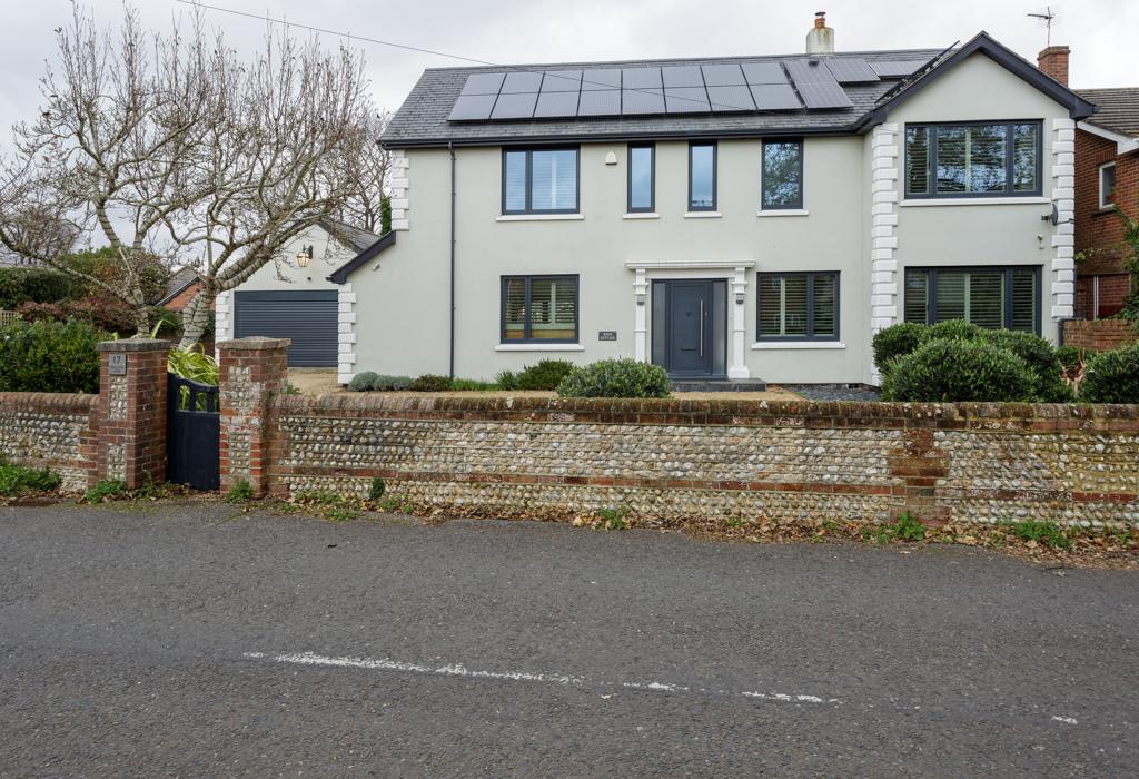 Hollow Lane, Hayling Island, Hampshire 5 bed detached house for sale