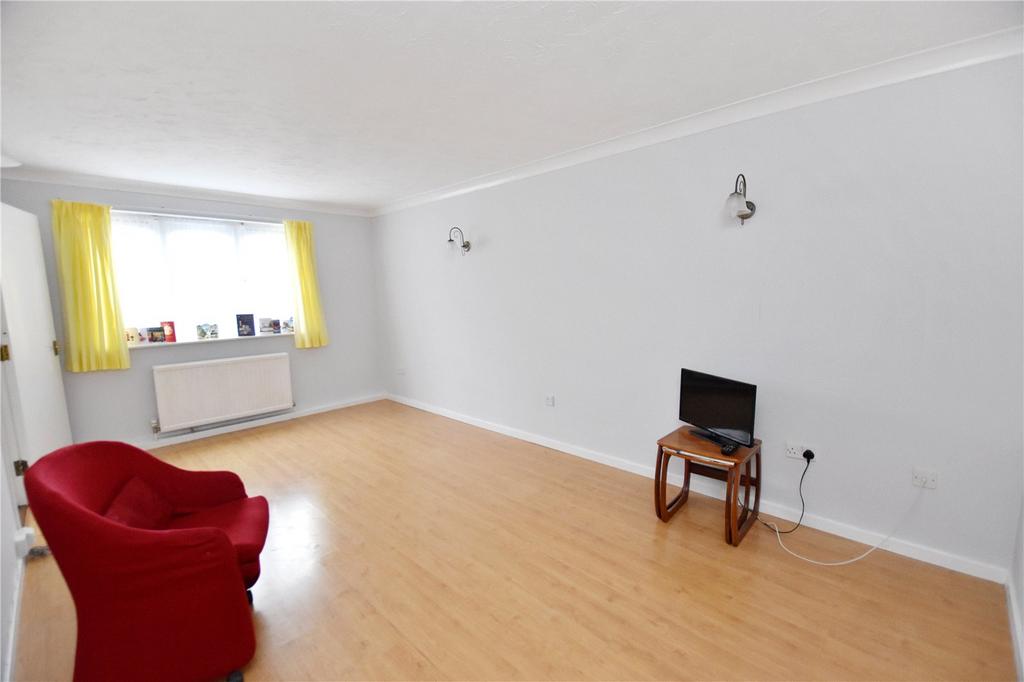 Fox Hollow Drive, Bexleyheath, DA7 2 bed flat for sale £280,000
