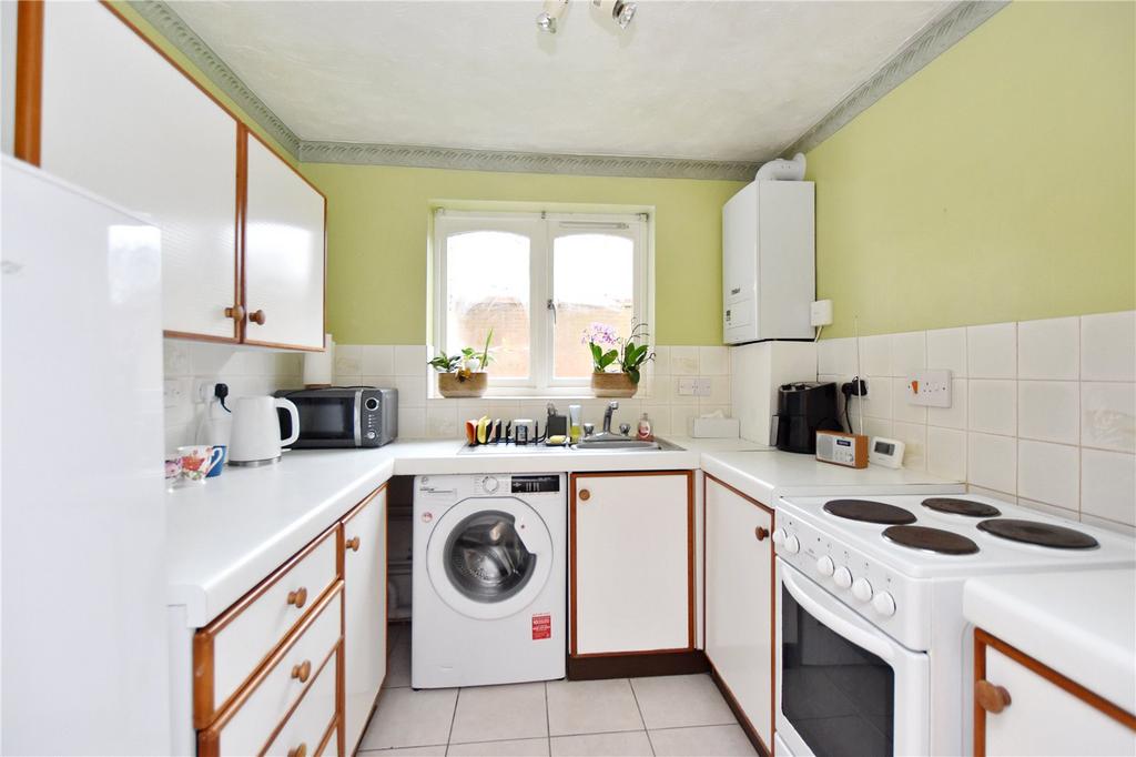Fox Hollow Drive, Bexleyheath, DA7 2 bed flat for sale £280,000