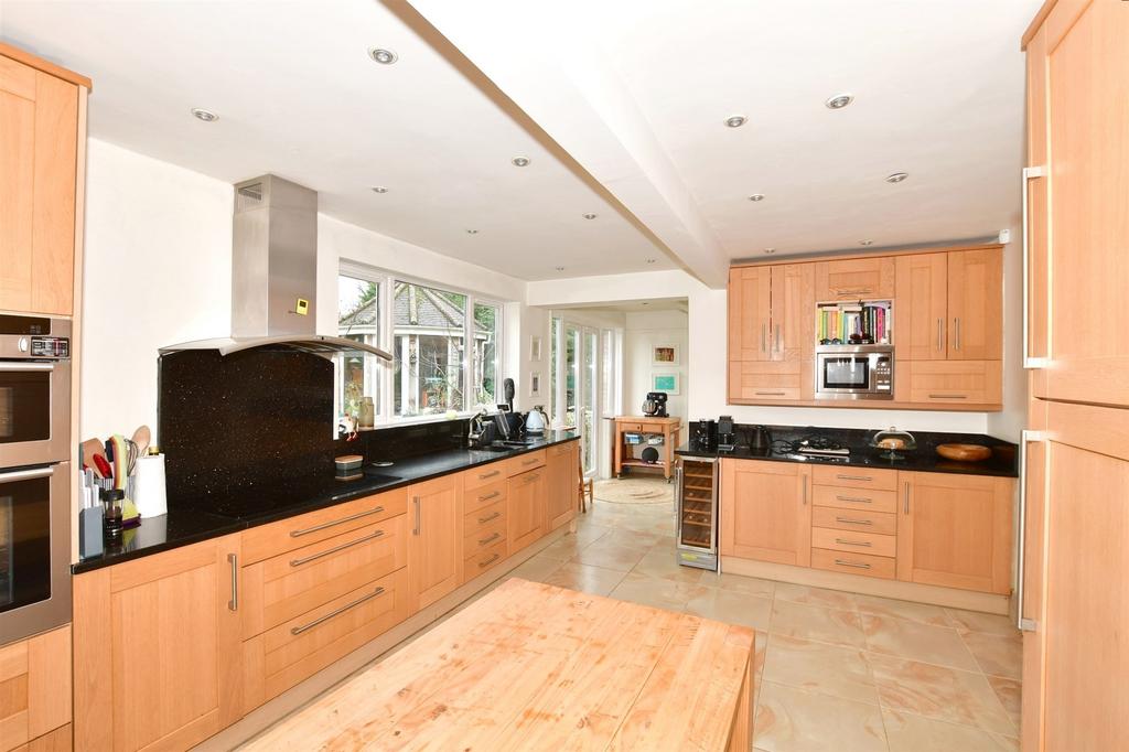 Kitchen/Dining Area