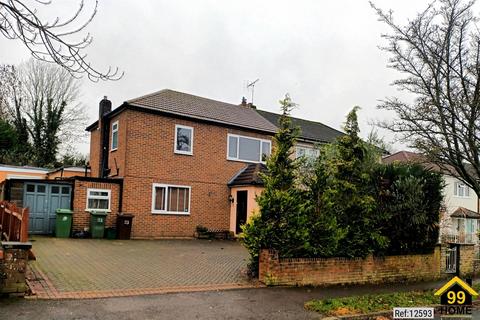 2 Lloyd Avenue, Coulsdon, CR5 2QS