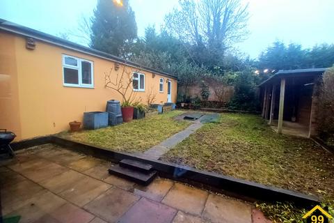 2 Lloyd Avenue, Coulsdon, CR5 2QS