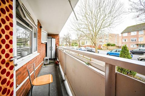 3 bedroom flat for sale, Haylett Gardens, Kingston, Kingston upon Thames, KT1