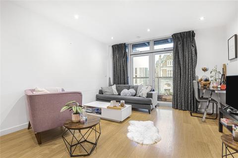 Salton Square, London, E14