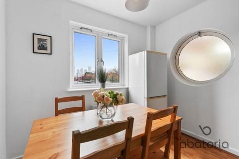 2 bedroom apartment for sale, Maynards Quay, London, E1W