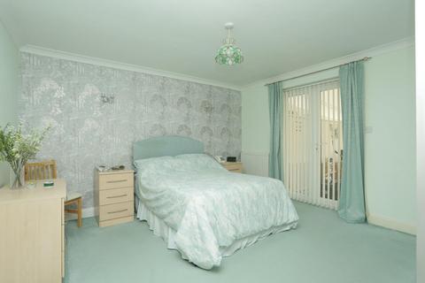 5 bedroom chalet for sale, Cross Road, Walmer, CT14