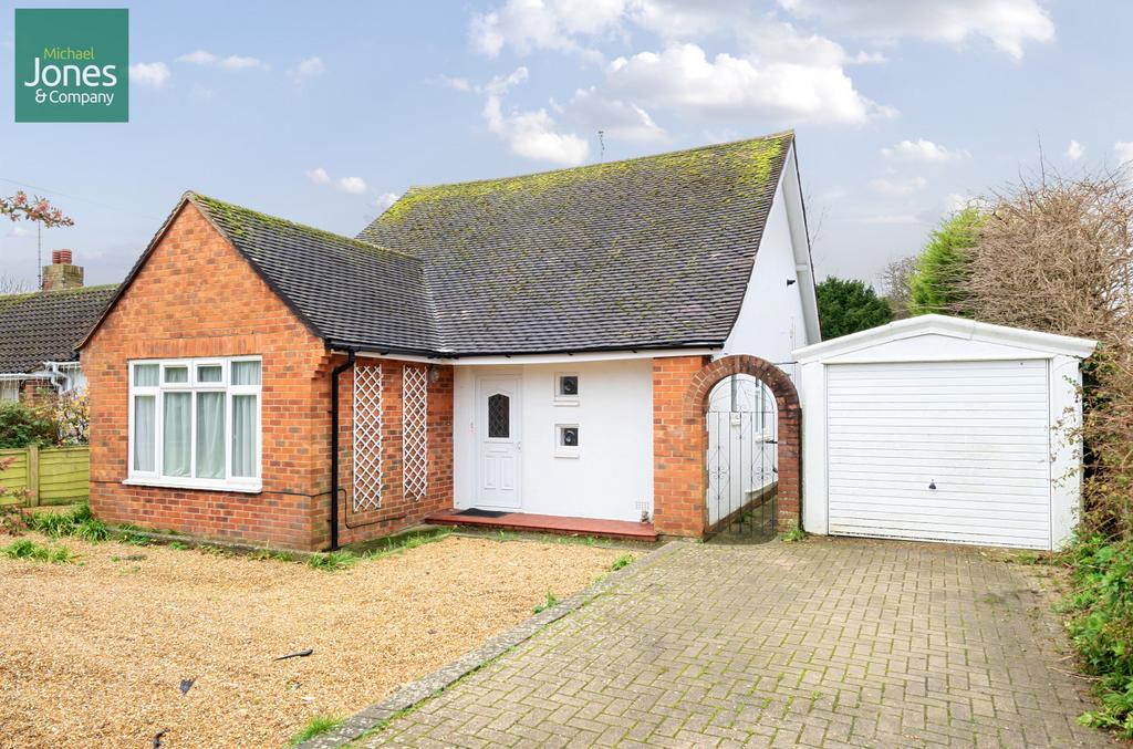 Broadmark Lane, Rustington, BN16 3 bed bungalow £1,650 pcm (£381 pw)