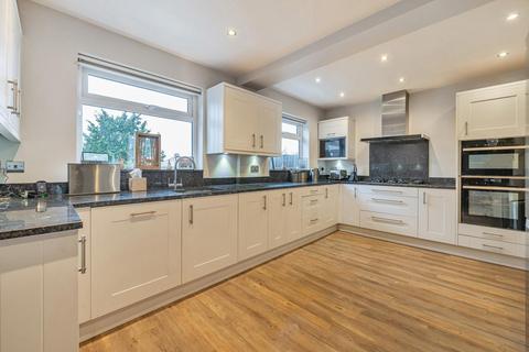 2 Boleyn Gardens, West Wickham, BR4 9NQ