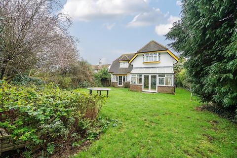 3 bedroom cottage for sale, West Close, Middleton-on-Sea