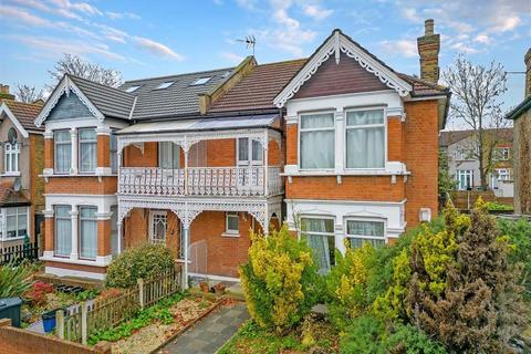 4 bedroom semi-detached house for sale - Clarendon Gardens, Ilford, London, IG1 3JN