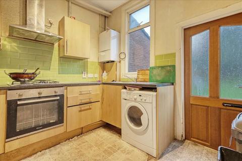 4 bedroom semi-detached house for sale - Clarendon Gardens, Ilford, London, IG1 3JN