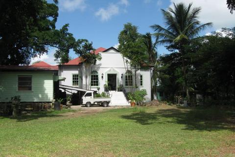 8 bedroom property with land - Holetown, St. James