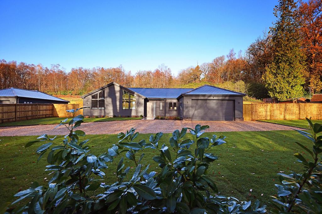 Chobham Road, Ottershaw, Chertsey, KT16 3 bed bungalow for sale £