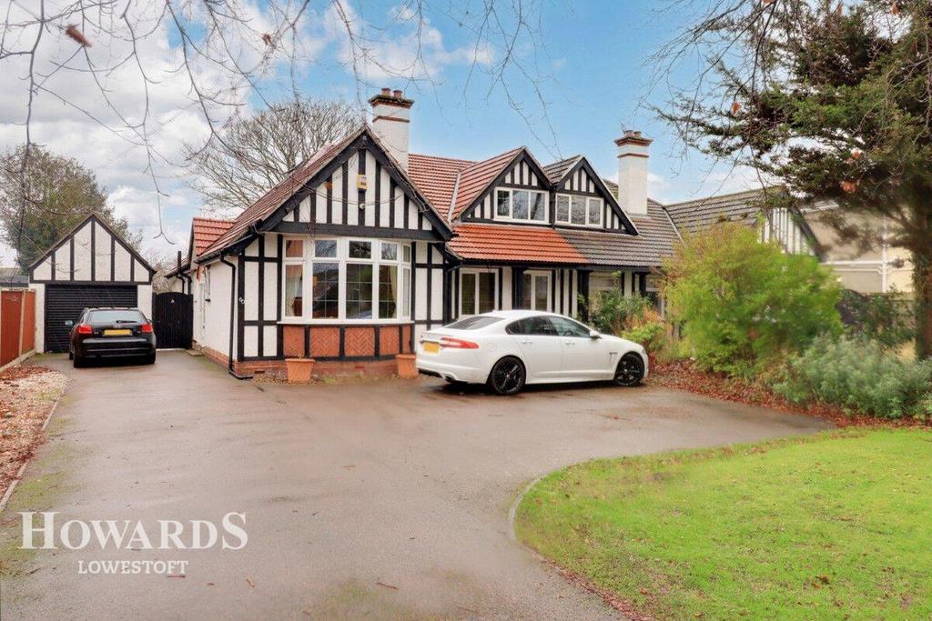 Yarmouth Road, Lowestoft 5 bed semidetached bungalow for sale £425,000