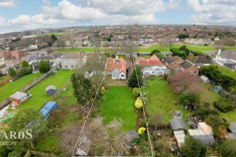 5 bedroom semi-detached bungalow for sale, Yarmouth Road, Lowestoft