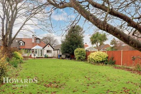 5 bedroom semi-detached bungalow for sale, Yarmouth Road, Lowestoft