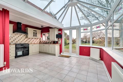 5 bedroom semi-detached bungalow for sale, Yarmouth Road, Lowestoft