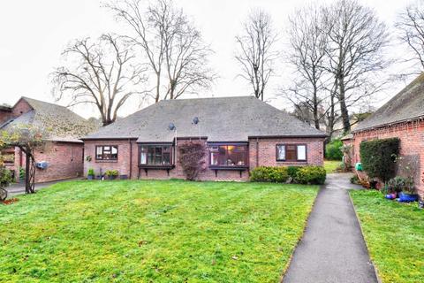 1 bedroom semi-detached bungalow for sale, Bowling Court, Henley On Thames