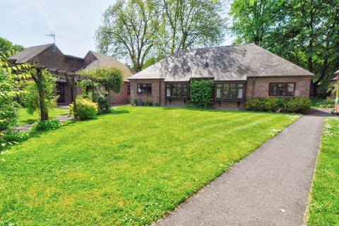 1 bedroom semi-detached bungalow for sale, Bowling Court, Henley On Thames