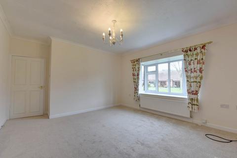 1 bedroom semi-detached bungalow for sale, Bowling Court, Henley On Thames