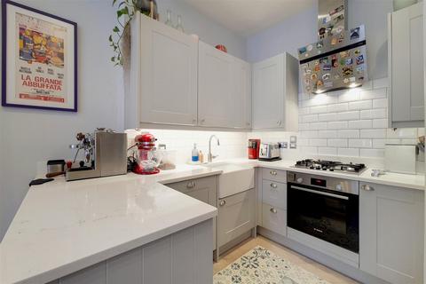 2 bedroom apartment for sale, Elgin Avenue, Maida Vale, London W9