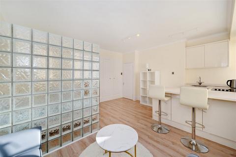 Studio for sale, Sloane Avenue Mansions, Chelsea, London SW3