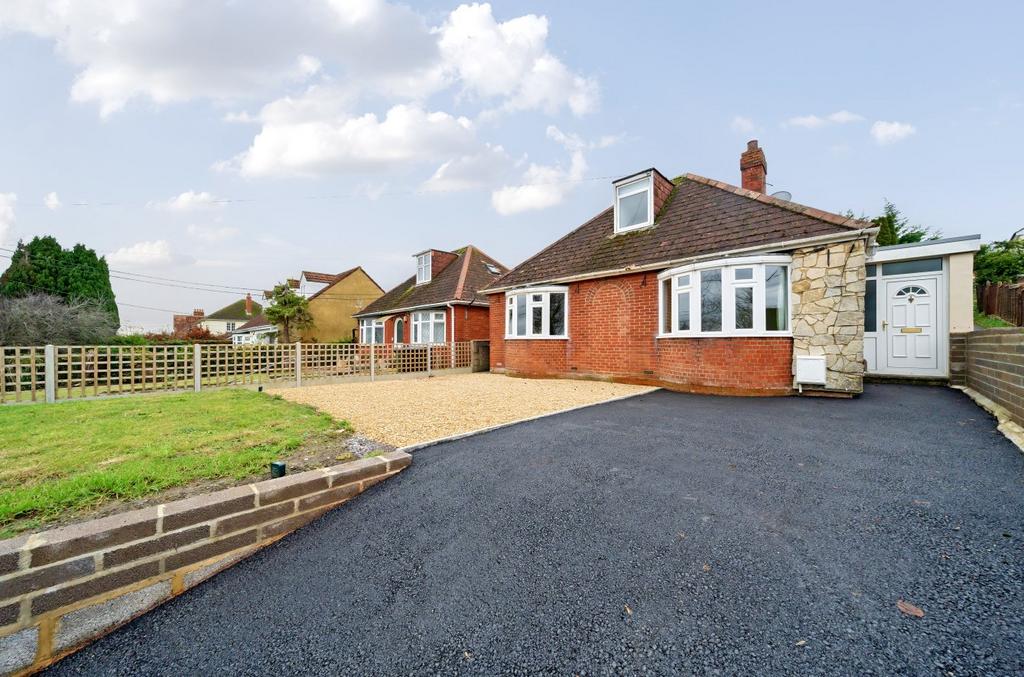 Bratton Road, Westbury, BA13 3 bed detached bungalow for sale £335,000