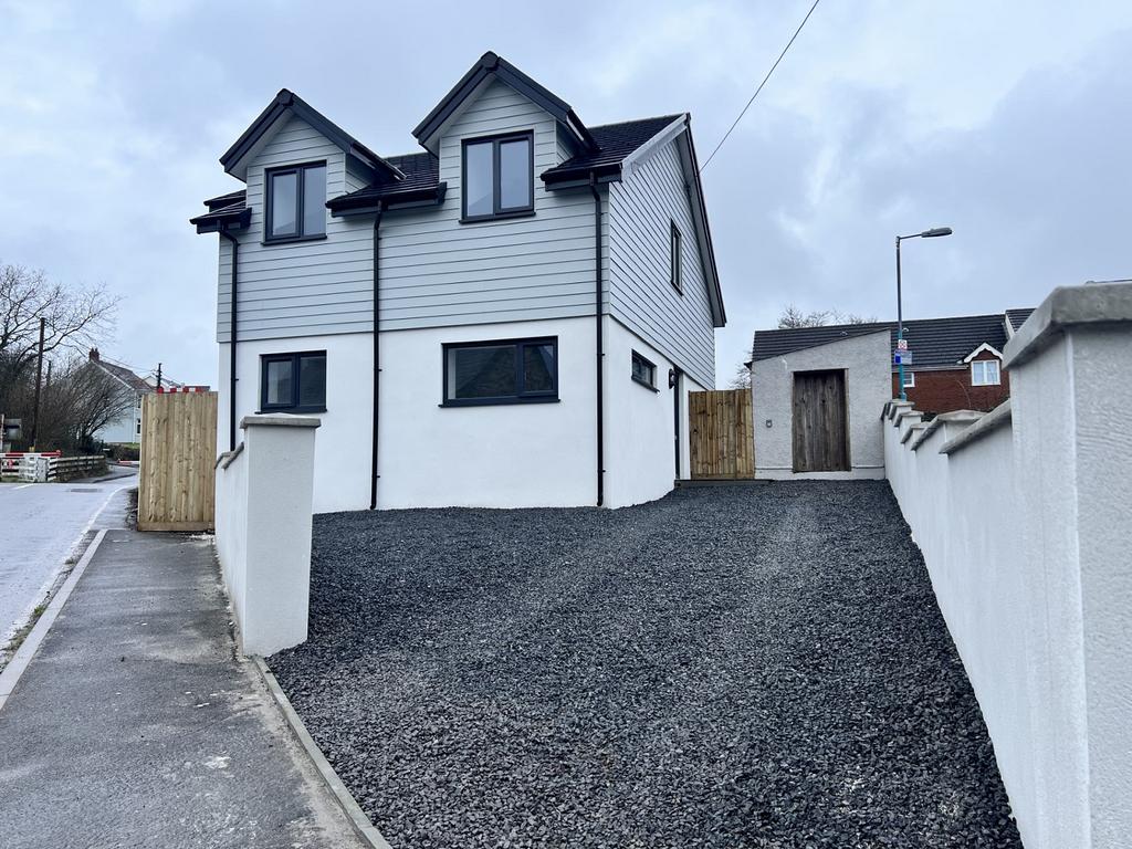 Kings Road, Llandybie, Ammanford, Carmarthenshire. 3 bed detached house