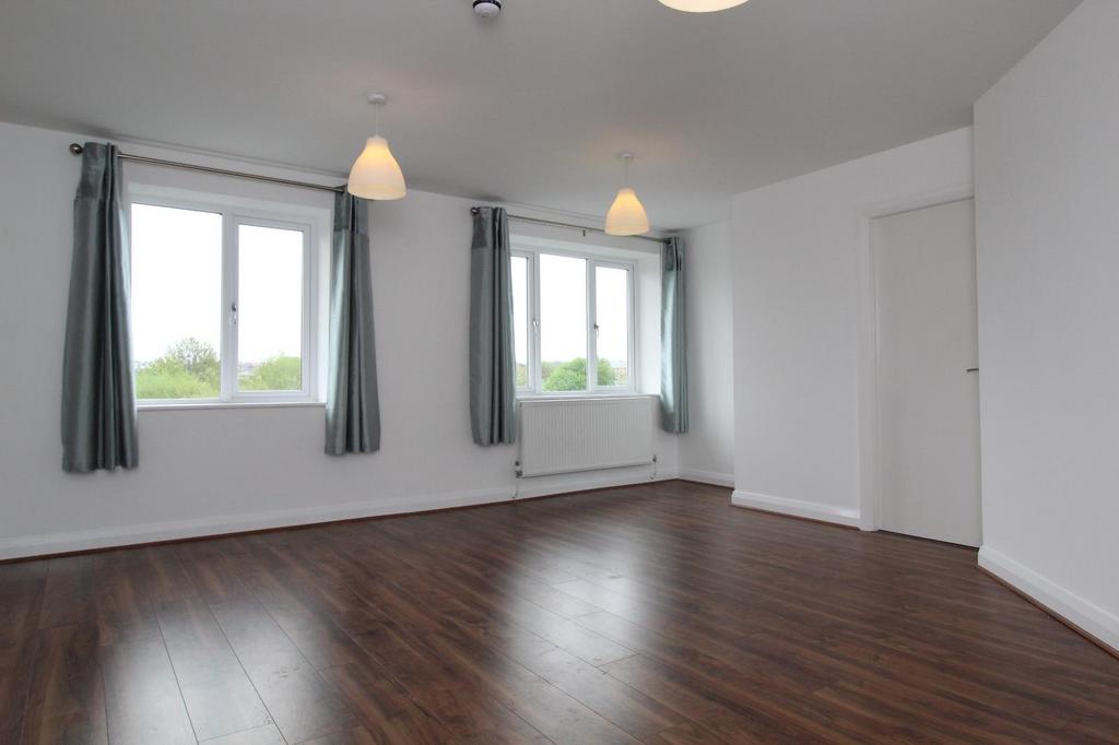 Elland Road, Morley, Leeds, West Yorkshire, UK, LS27 3 bed flat to rent