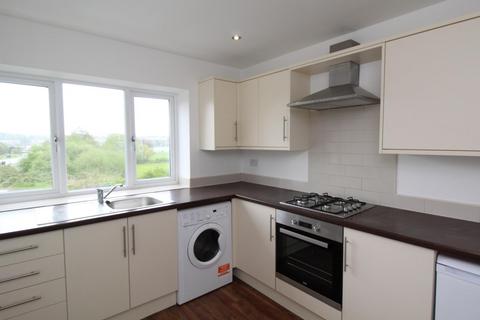 3 bedroom flat to rent, Elland Road, Churwell, Morley, Leeds, LS27
