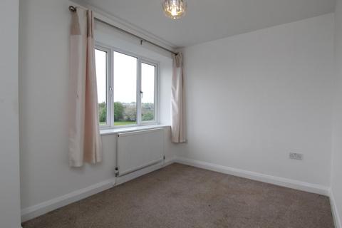 3 bedroom flat to rent, Elland Road, Churwell, Morley, Leeds, LS27