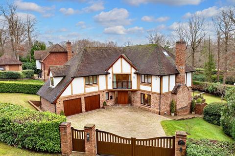 Chase House Eden Vale, Dormans Park, East Grinstead, RH19 2LT