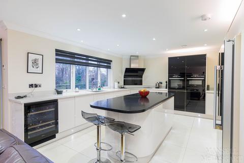 Chase House Eden Vale, Dormans Park, East Grinstead, RH19 2LT