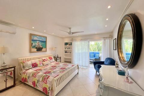 3 bedroom apartment, Holetown , St James, Barbados