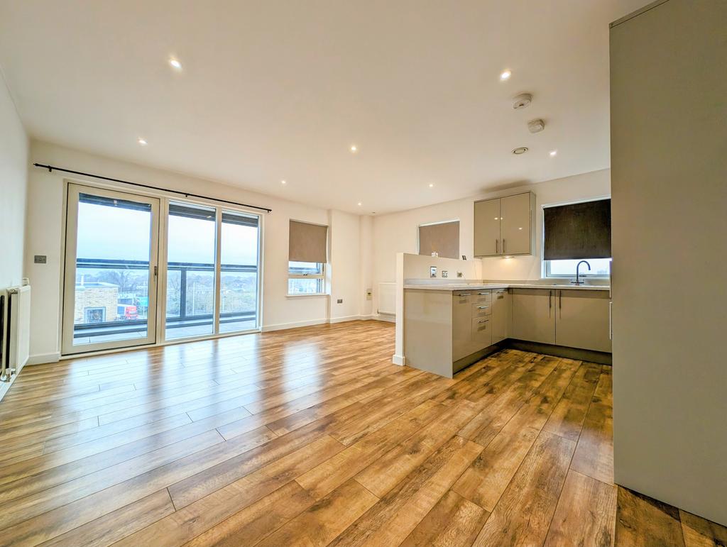 Modern 2 Bed 2 Bath Flat