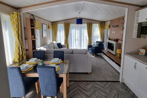 2 bedroom park home for sale, Emms Lane, Brooks Green, Horsham, West Sussex