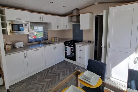 2 bedroom park home for sale, Emms Lane, Brooks Green, Horsham, West Sussex